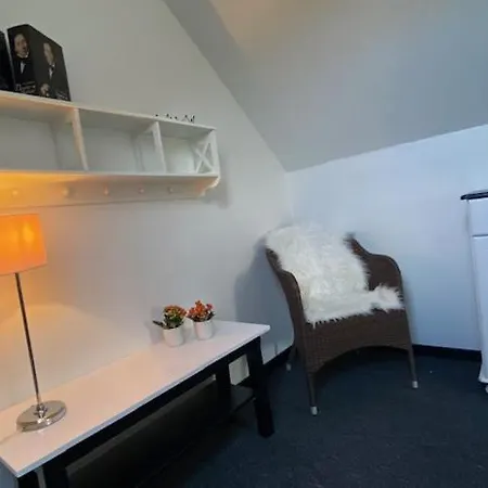 Dejlig Gardhave 5 Sovevaerelser Holiday home *