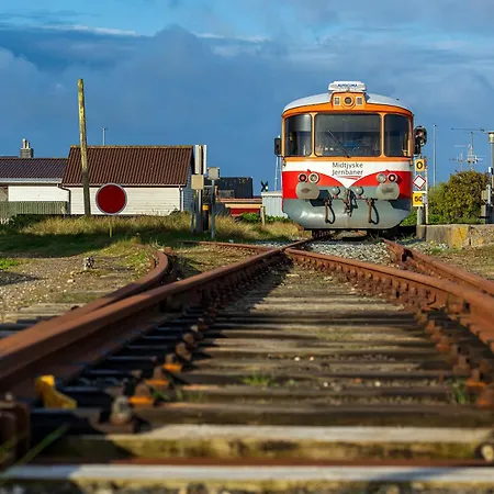 Dejlig Gardhave 5 Sovevaerelser Nyaraló *