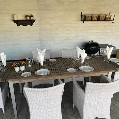 Dejlig Gårdhave 5 Soveværelser Feriehus