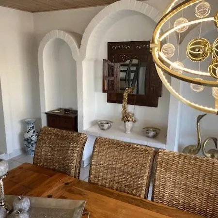Dejlig Gardhave 5 Sovevaerelser Holiday home