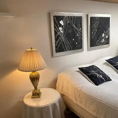 Dejlig Gardhave 5 Sovevaerelser Holiday home *