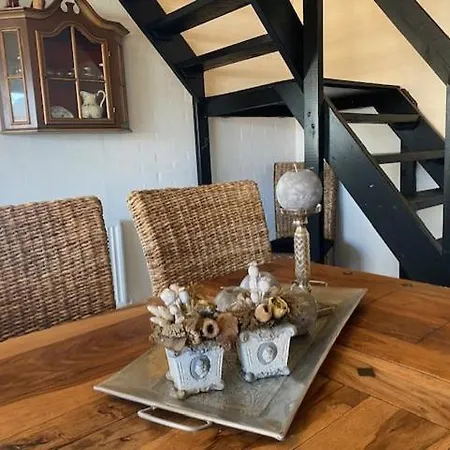 Dejlig Gardhave 5 Sovevaerelser Holiday home *